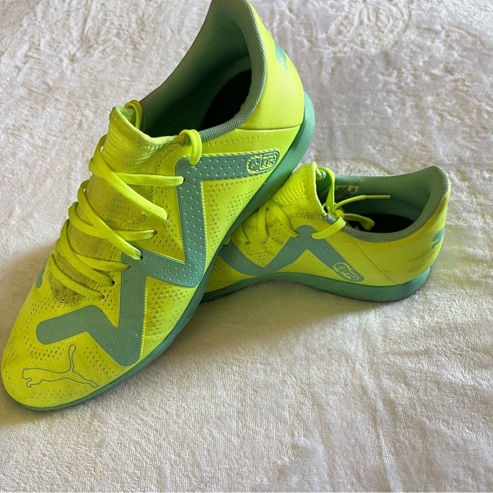 Puma Men’s Shoes Size 10 Future Play IT Indoor Soccer Bright Yellow Blue 107193